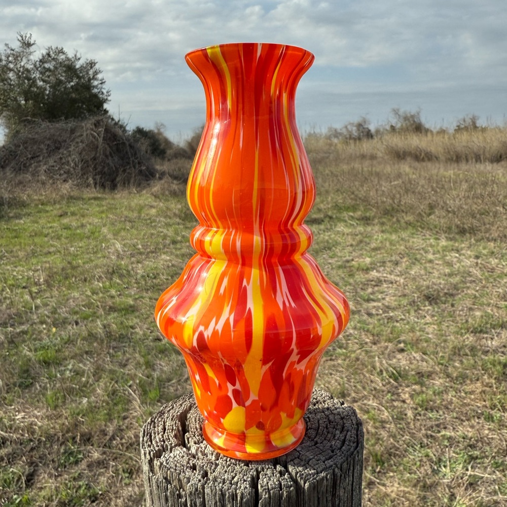 Beautiful Vintage Art Glass vase